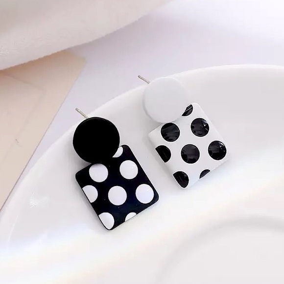 "Dot of You” Geometric Retro 90’s Black White Square Circle Fun Stylish Earrings - Picture 1 of 9